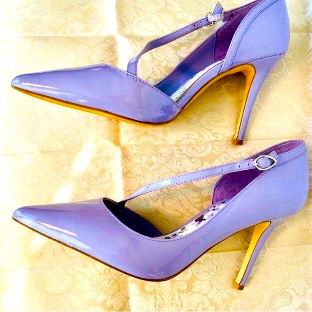 White House Black Market Lavender Heels SIZE 9